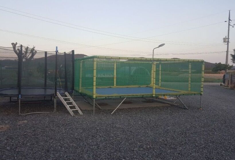 فندق Taean Mom Village Caravan Camping