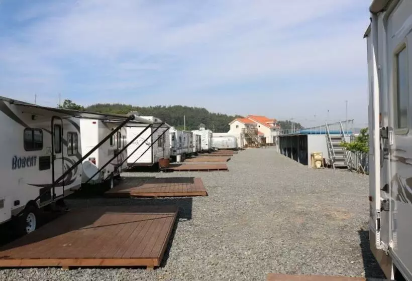 Hotelli Taean Mom Village Caravan Camping