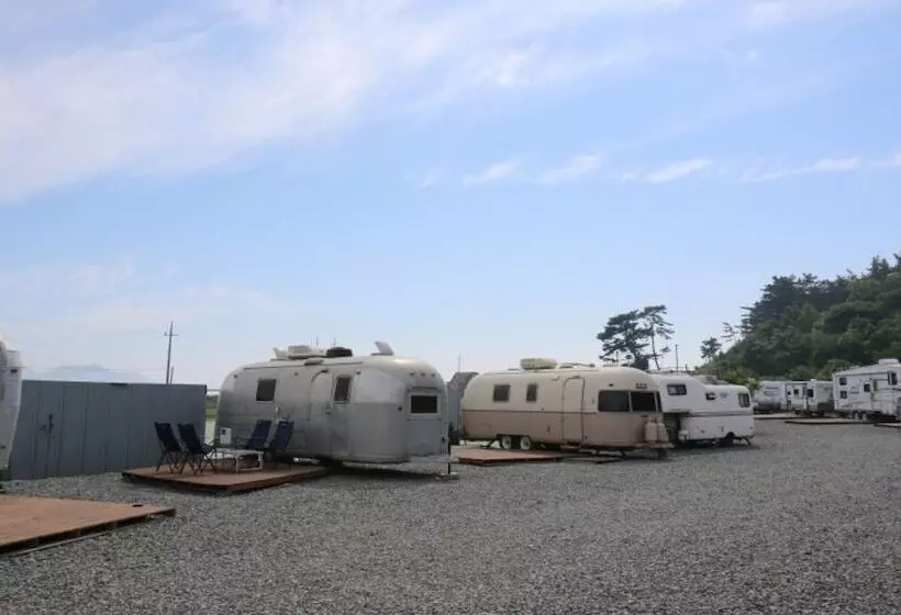 Hotelli Taean Mom Village Caravan Camping