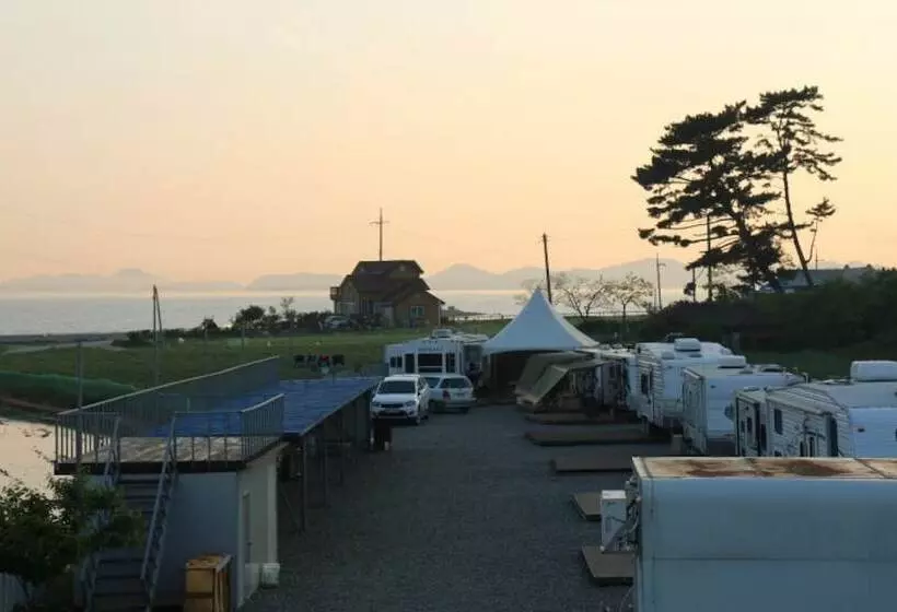 Hotelli Taean Mom Village Caravan Camping