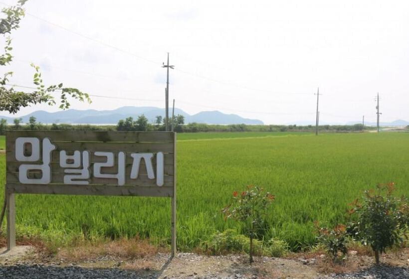 فندق Taean Mom Village Caravan Camping