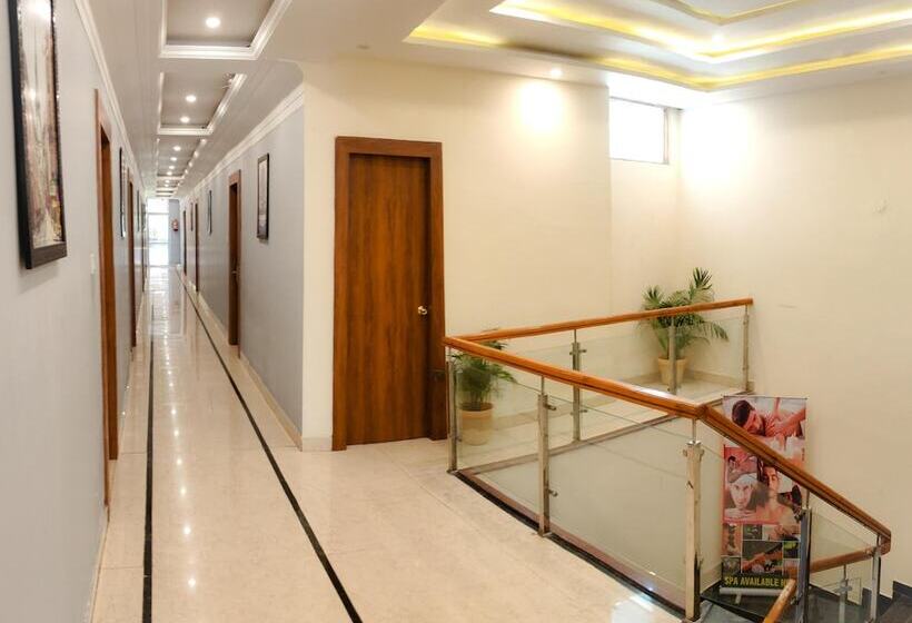 Hotel The Royal Bhumesh