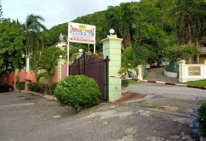 هتل Tropical Court