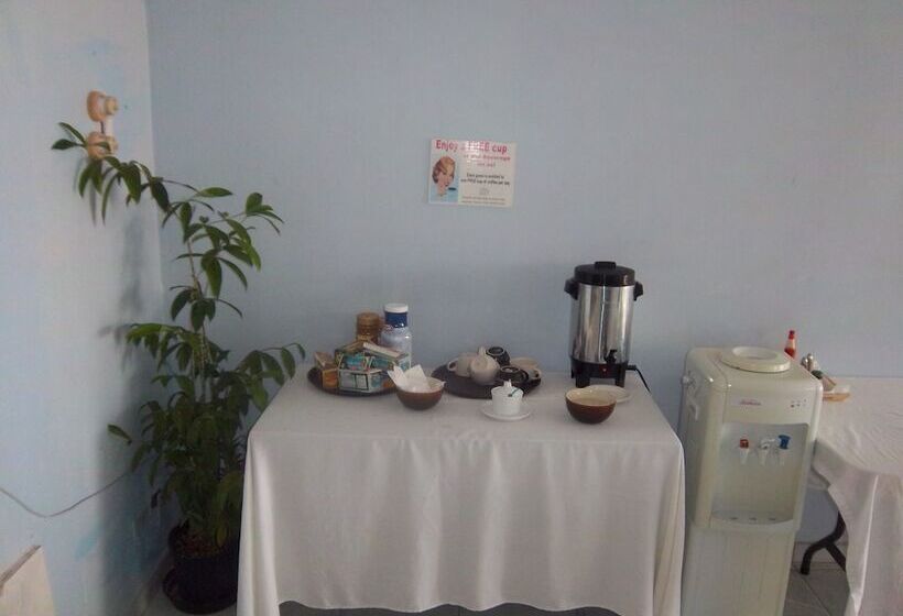 هتل Tropical Court