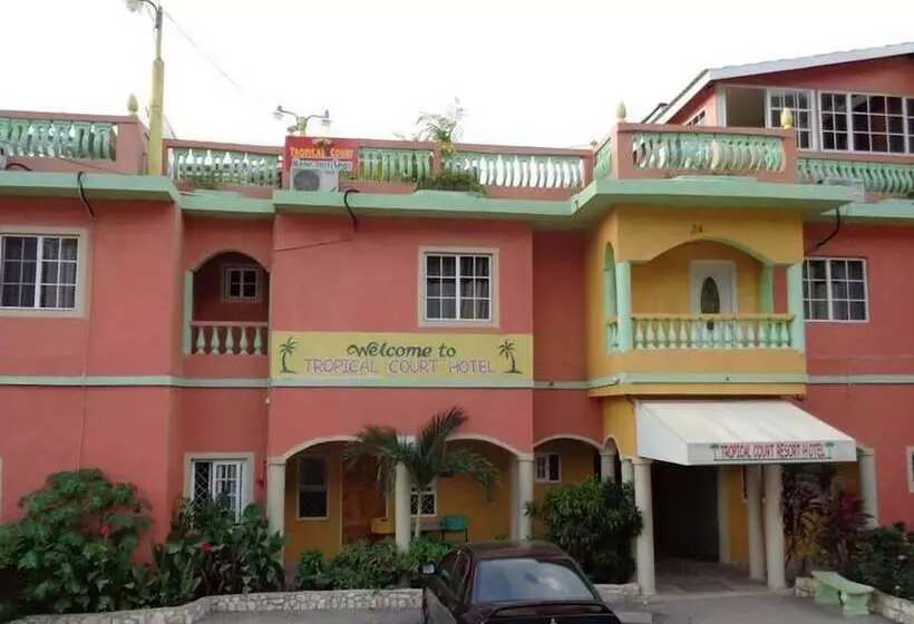 هتل Tropical Court