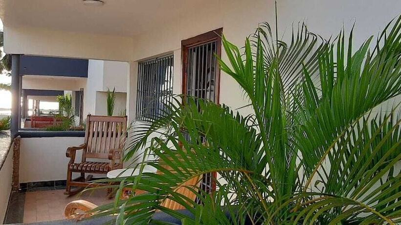 هتل Y Villas Salamar