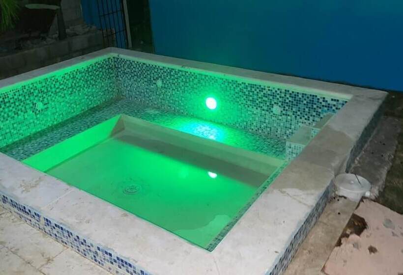 هتل Y Villas Salamar