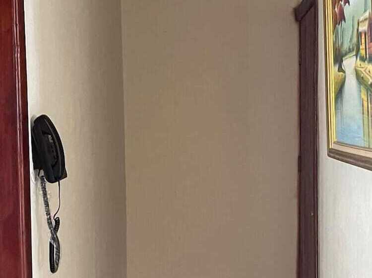 هتل Y Villas Salamar