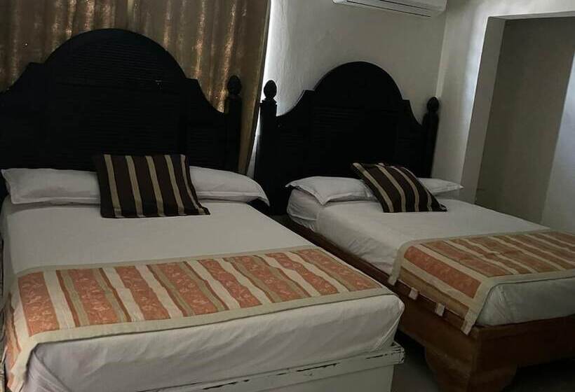 هتل Y Villas Salamar