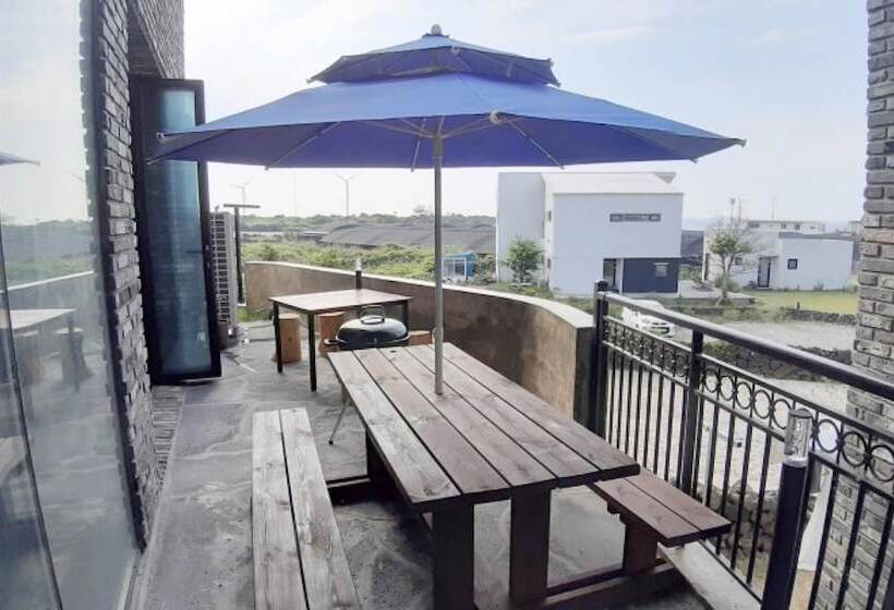 Jeju Woljeong Hill Pension