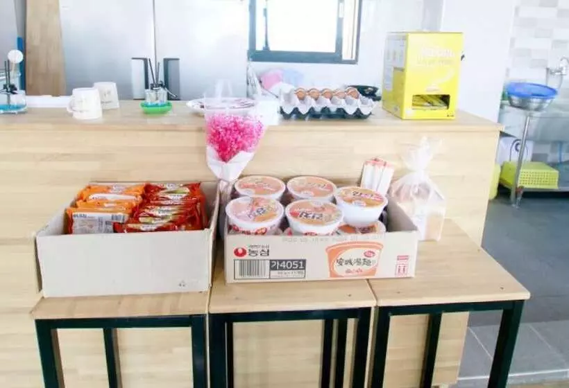 Jeju Woljeong Hill Pension