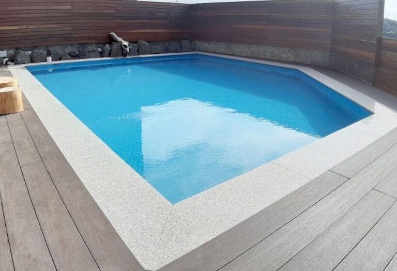 Jeju Woljeong Hill Pension