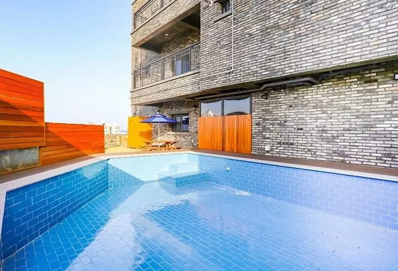 Jeju Woljeong Hill Pension