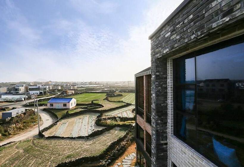 Jeju Woljeong Hill Pension