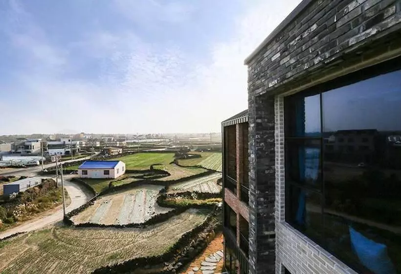 Jeju Woljeong Hill Pension