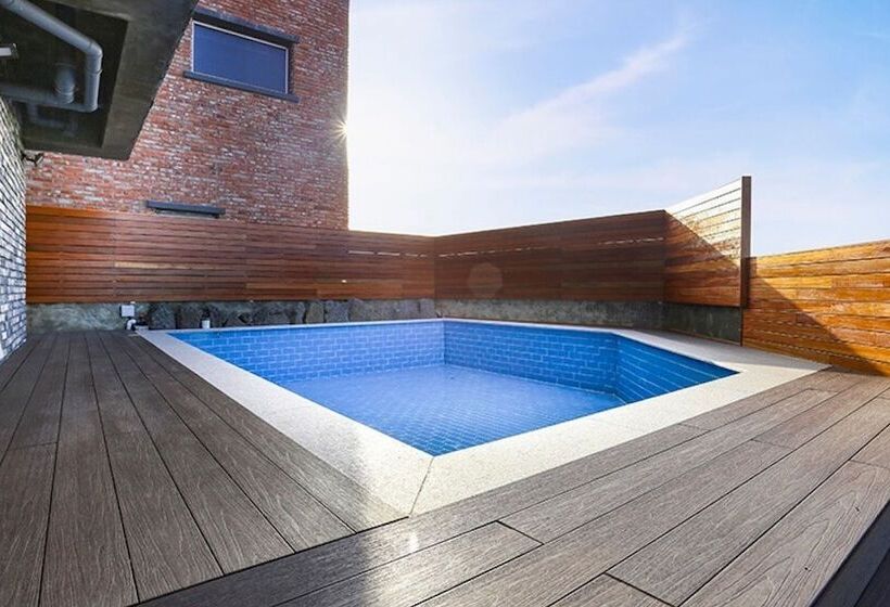 Jeju Woljeong Hill Pension