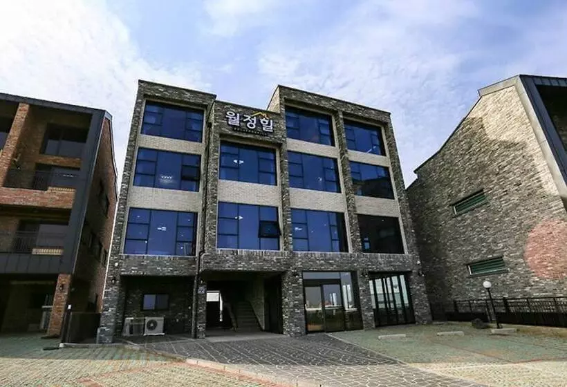 Jeju Woljeong Hill Pension