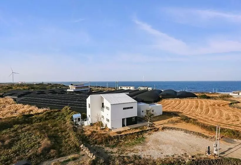 Jeju Woljeong Hill Pension