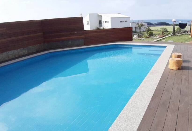 Jeju Woljeong Hill Pension