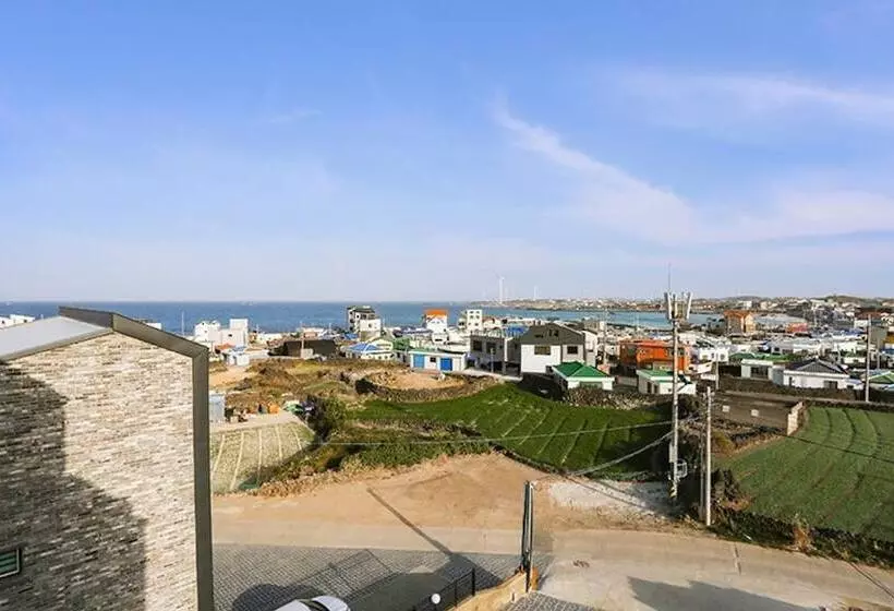 Jeju Woljeong Hill Pension