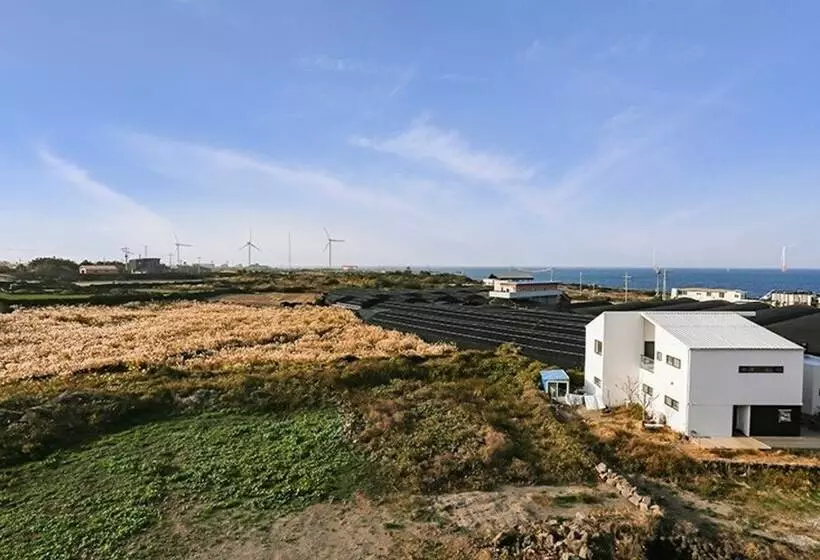 Jeju Woljeong Hill Pension