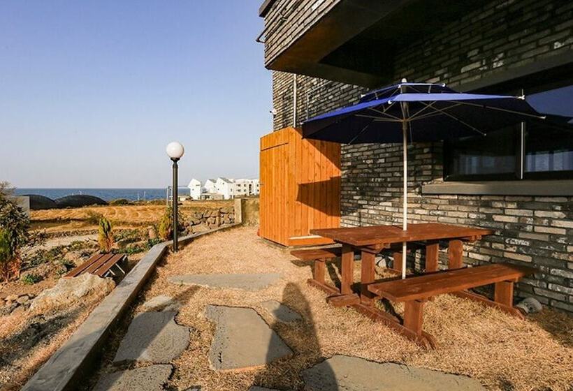 Jeju Woljeong Hill Pension