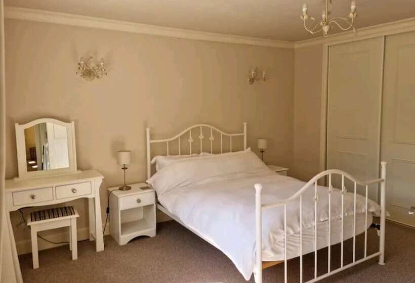 住所  Millstone Cottage Archiestown