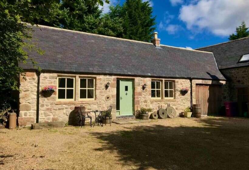 住所  Millstone Cottage Archiestown