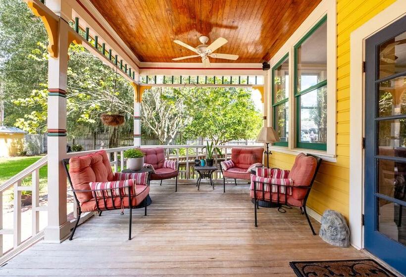 The Laurel Oak Inn Bed And Breakfast