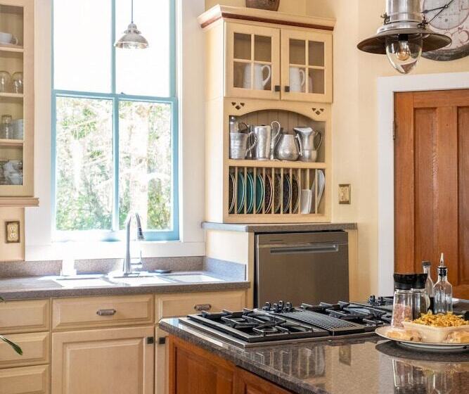 The Laurel Oak Inn Bed And Breakfast