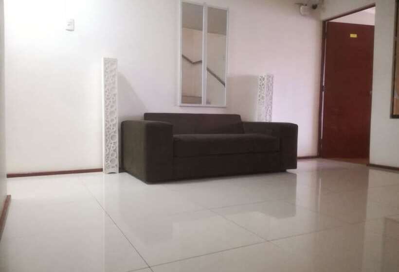 هاستل Hostal Posada Real