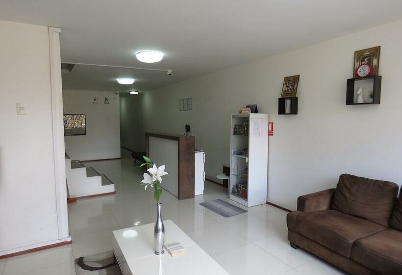 هاستل Hostal Posada Real