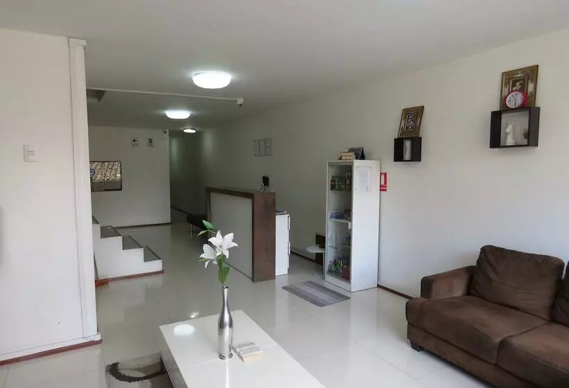 هاستل Hostal Posada Real