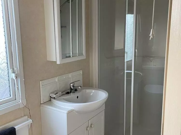 Hotelli Beautiful 2 Bed Static Caravan