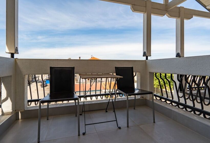 Отель Comfort Zefyros