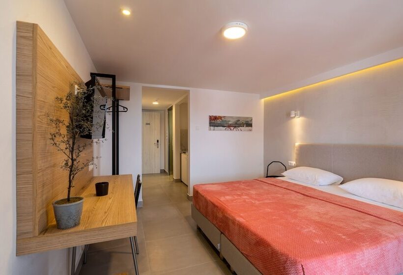 Отель Comfort Zefyros