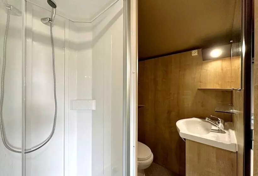 ホテル Camping Rural Montori