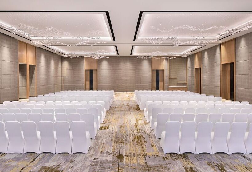 Отель Courtyard By Marriott Aravali Resort