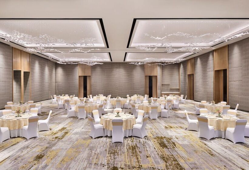 Отель Courtyard By Marriott Aravali Resort