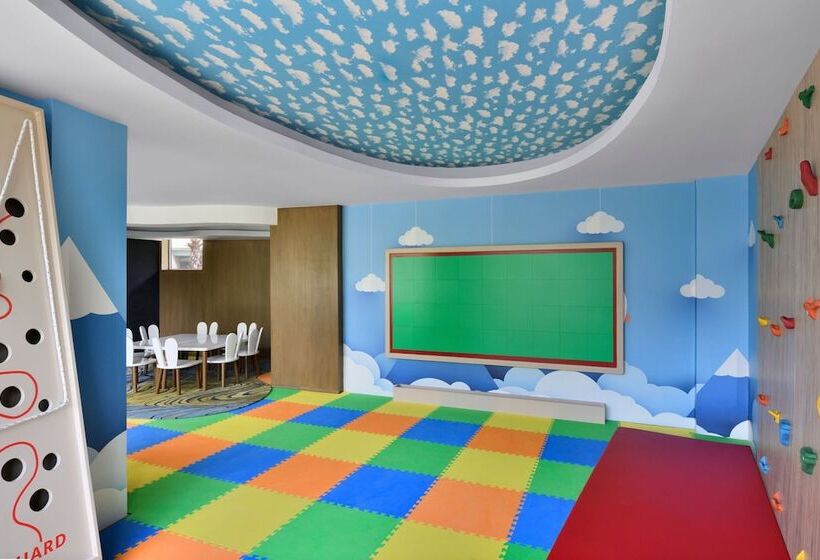 Отель Courtyard By Marriott Aravali Resort