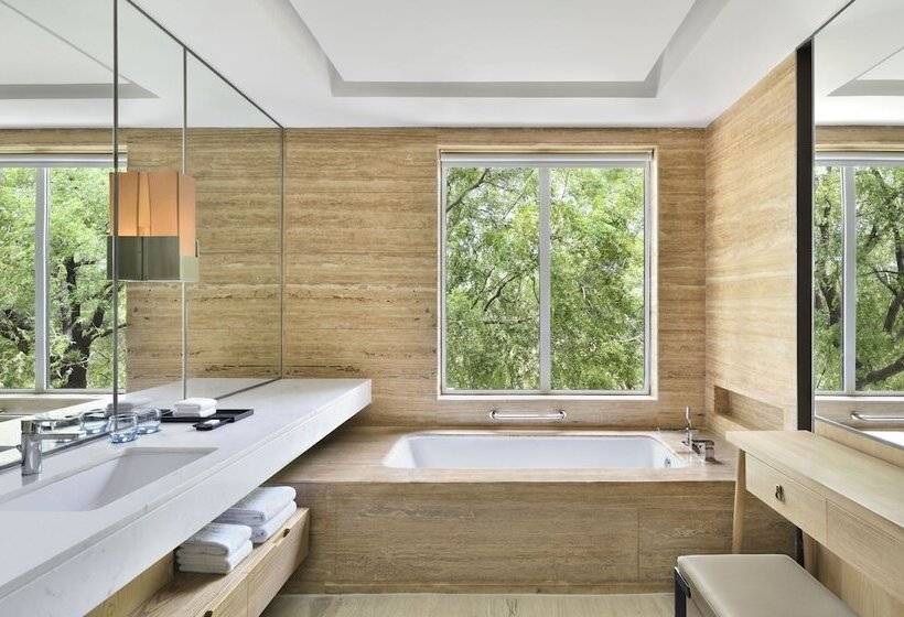 Отель Courtyard By Marriott Aravali Resort