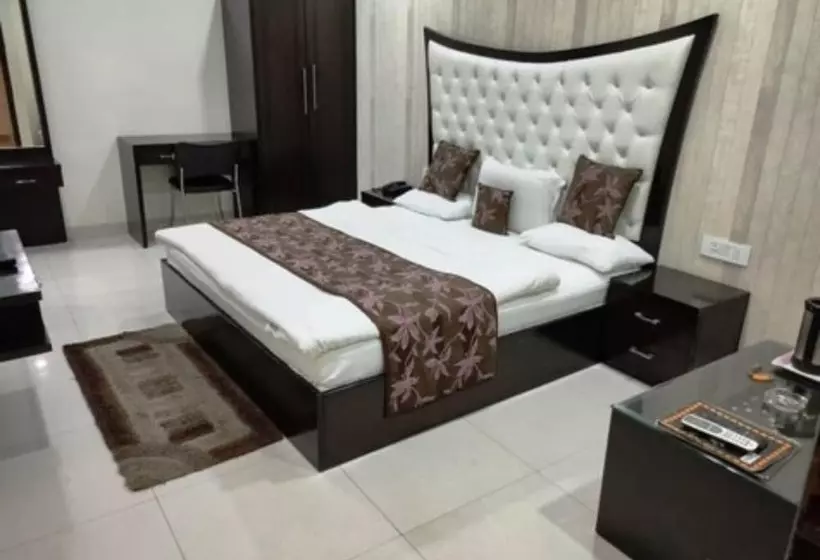 Hotelli Goroomgo Pankaj Palace Jabalpur