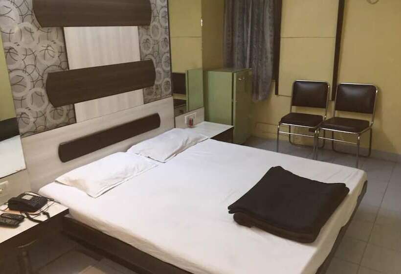 Hotel Goroomgo Pat Village Inn Indore