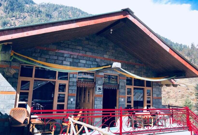 Hotell Goroomgo The Crazy Indian  Manali