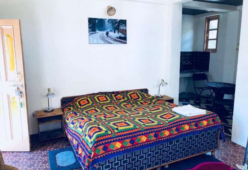 Hotell Goroomgo The Crazy Indian  Manali