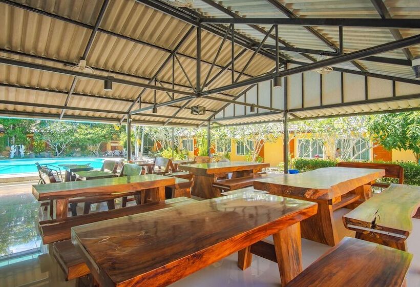 Отель Prayai Changthai Resort