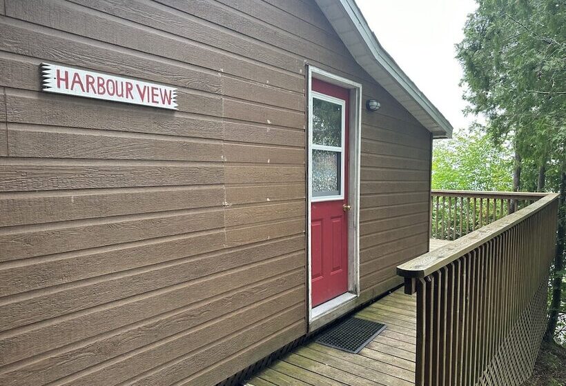 בית מלון כפרי Red Lodge Resort