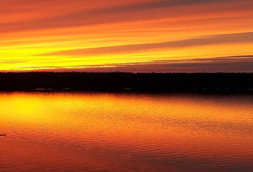 בית מלון כפרי Red Lodge Resort