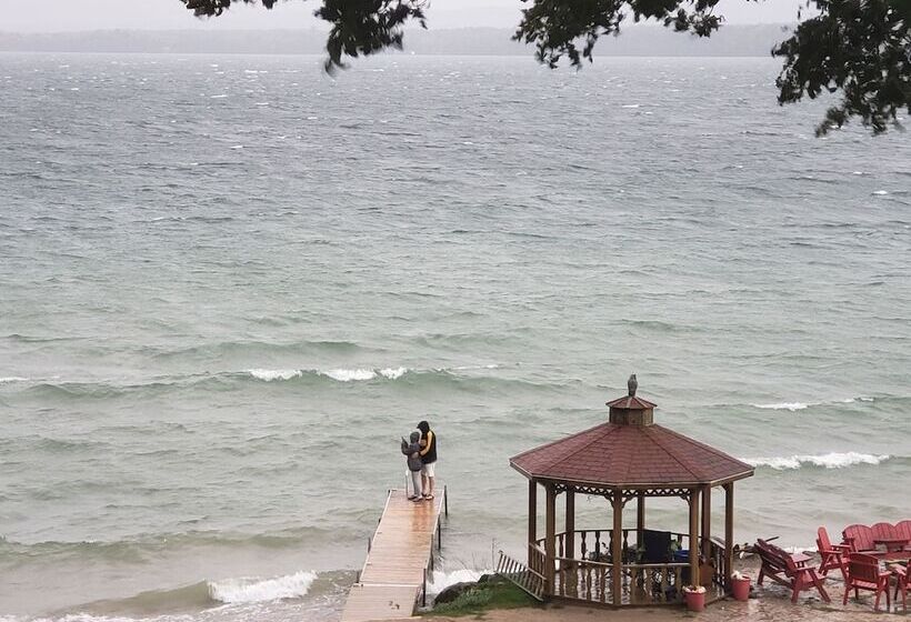 בית מלון כפרי Red Lodge Resort