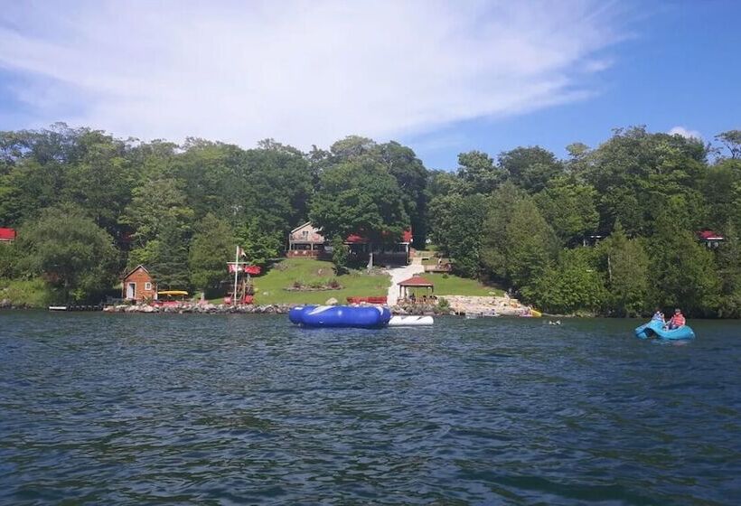 בית מלון כפרי Red Lodge Resort